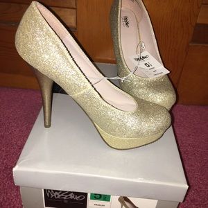 LAST CHANCE! MAKE AN OFFER! NIB Mossimo Women’s Paisley Heel Gold Glitter Pumps